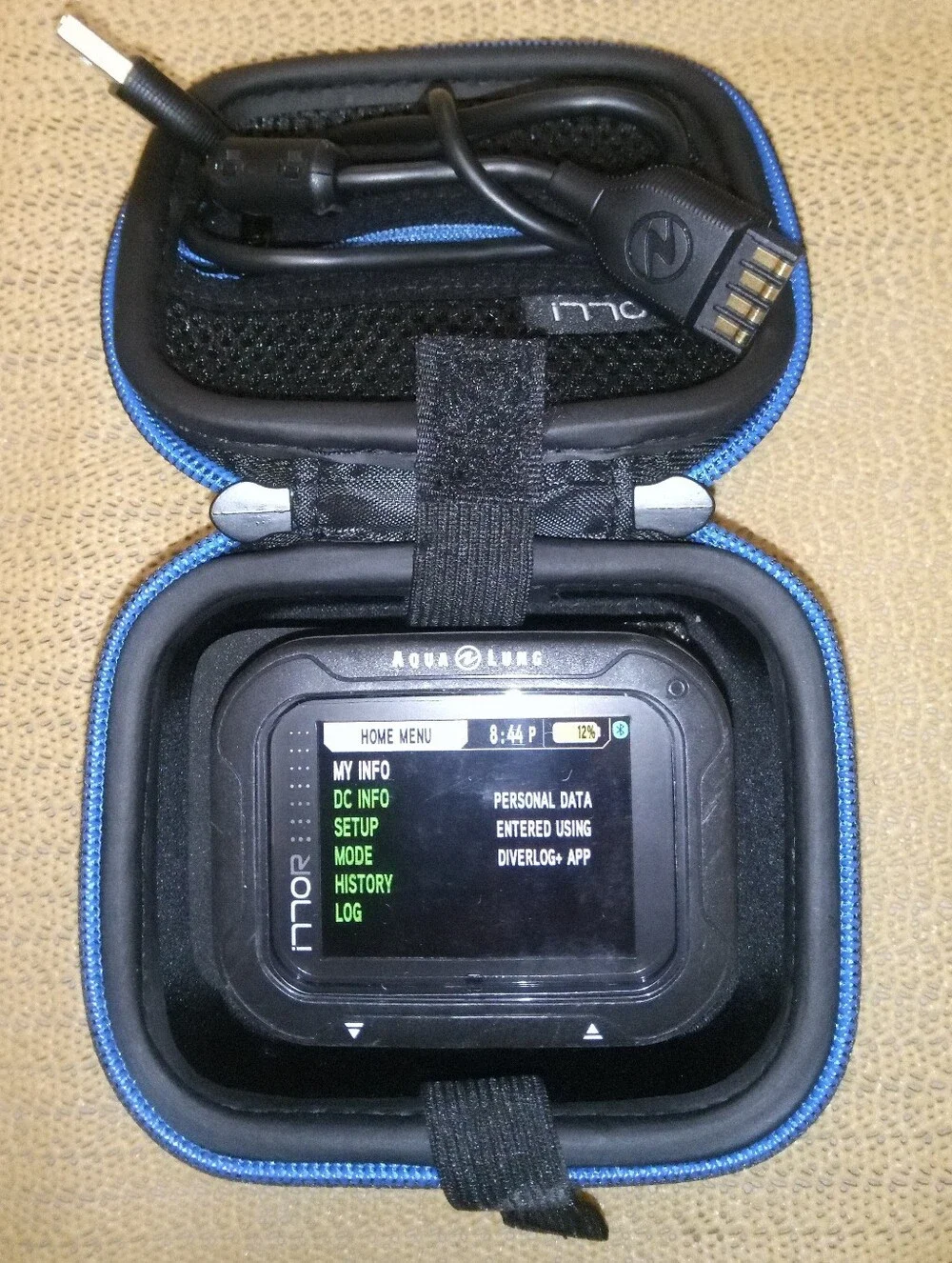 Aqua Lung i770r Dive Computer in Black with Blue Case Trim